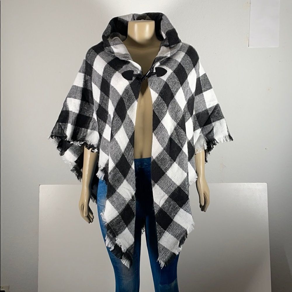 NWT Poncho/Cape Checkered Toggle Closure